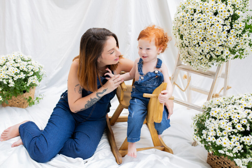 Fotografia - Olhares que emocionam: Mãe e filho em harmonia.