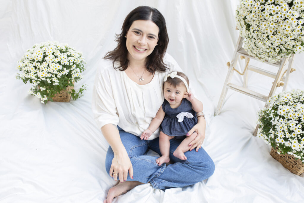 Fotografia - Cumplicidade e amor: Mãe e filha em um momento único.