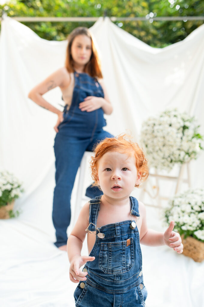 Fotografia - Mãe e filho: Momentos doces no cenário clean.